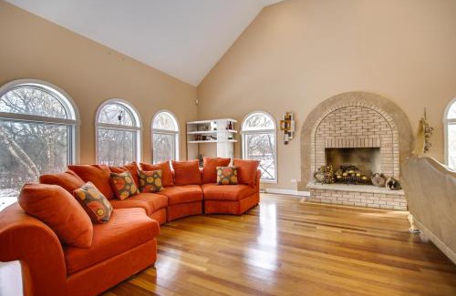 Hoffman Estates Villa | Hot Tub and Sauna Hoffman Estates Villa in Elgin!