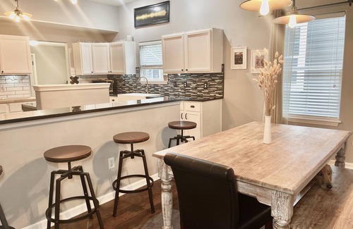 Windsor Park House | Hot Tub Beautiful Downtown Indy Home Near Lucas Oil!