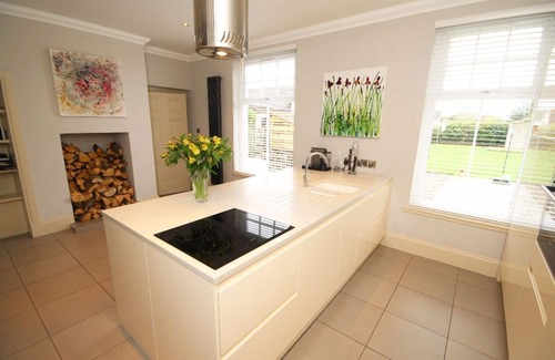 Stanley House | Hot tub, beautifully restored Manse. Fantastic midweek rates available.