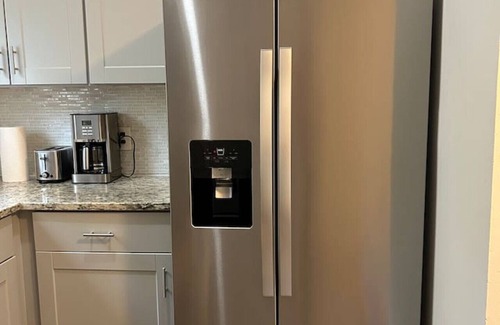 Southeast Raleigh House | Hot Tub, Fire Pit, BBQ and Games!