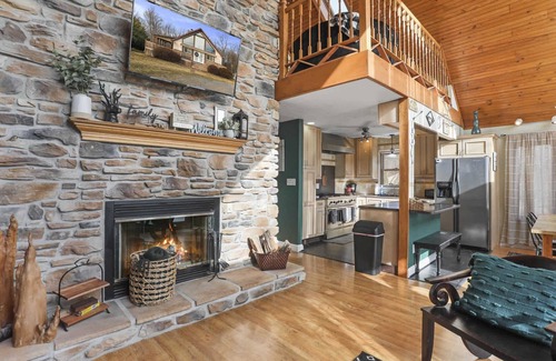 Berkeley Springs Cabin | Hot Tub, Fire Pit, Game Room, Family Getaway