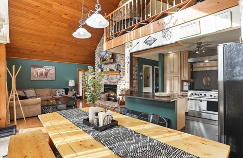 Berkeley Springs Cabin | Hot Tub, Fire Pit, Game Room, Family Getaway