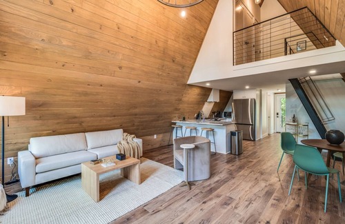 New Iberia Cabin | -Hot Tub & Fire Pit- Relaxing, Modern A-Frame Cabin near Rip Van Winkle Gardens