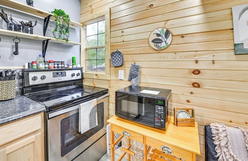 Catlettsburg Apartment | Hot Tub, Fire Pit: Lake-View Catlettsburg Getaway!