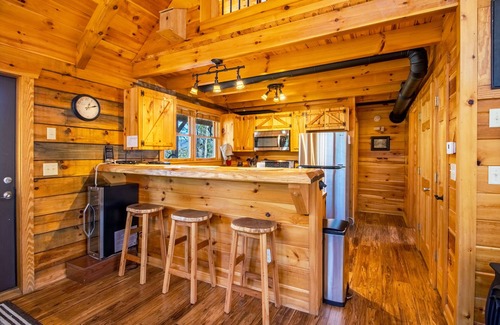 Stanardsville Cabin | Hot tub, Firepit, Beautiful Mountain Views!