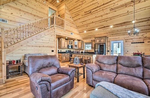 Unaka Cabin | Hot Tub & Game Room: Mountaintop Cabin in Murphy!