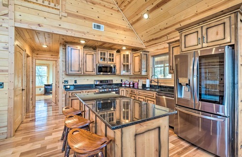 Unaka Cabin | Hot Tub & Game Room: Mountaintop Cabin in Murphy!