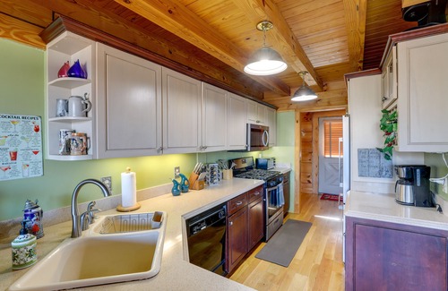 Deep Gap Cabin | Hot Tub & Game Room: Powderhorn Mountain Cabin