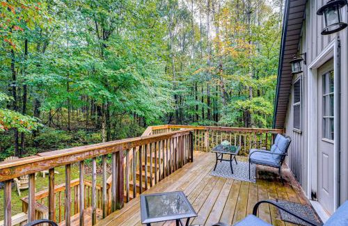 Amanda House | Hot Tub Haven 10 Mi to Hocking Hills State Park!