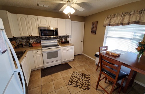 Santo Domingo House | Hot Tub House - Entire 3 Bedroom House in The Villages