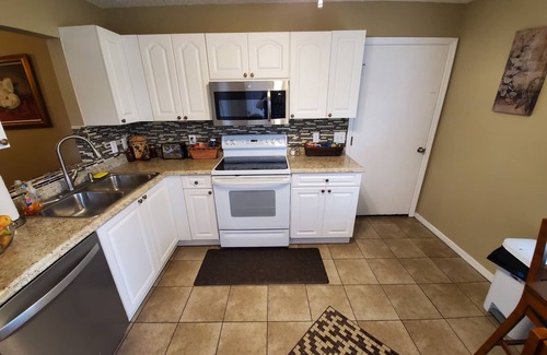 Santo Domingo House | Hot Tub House - Entire 3 Bedroom House in The Villages