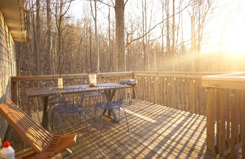 Great Cacapon Cottage | Hot tub/Pool Table/Wi-Fi/Gym/Views/Pets/Tanning