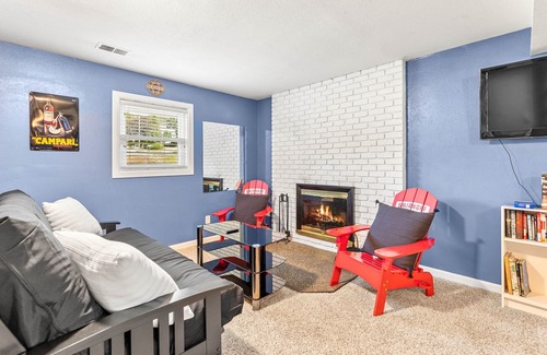 Gresham House | Hot Tub|Pool Table|Fire Pit| SpringWater Retreat
