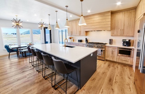 Lava Hot Springs House | Hot tub, Putting green, Pickleball Court, Theater and game room!