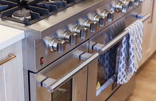 Lava Hot Springs House | Hot tub, Putting green, Pickleball Court, Theater and game room!