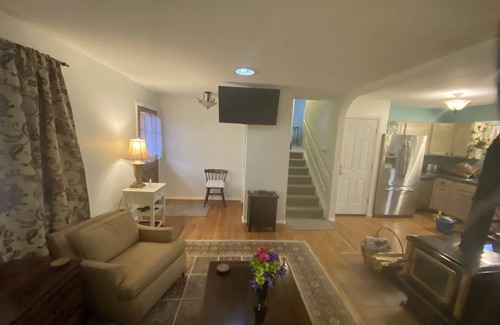 Castle Rock House | Hot tub, three ponds waterfall, Gardens, sunroom/man cave, 4 outdoor of heat