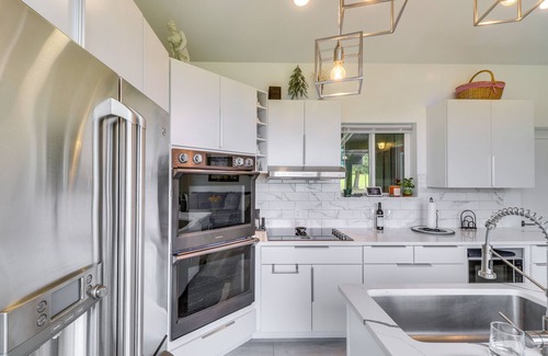 Eureka House | Hot Tub & Views: 'Sunset Valley Retreat' in Eureka