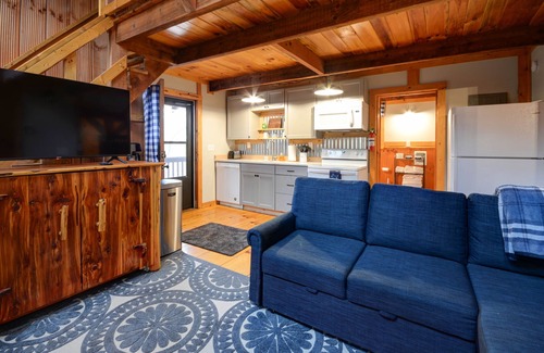 Campton Cabin | Hot Tub & WiFi - Arcade - Cabin Vibes - Red River Gorge, Kentucky!
