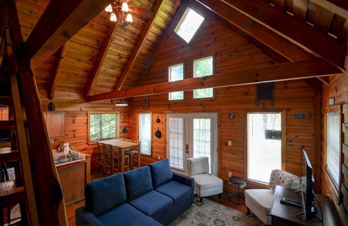 Campton Cabin | Hot Tub, WiFi,Arcade - Family Cabin - Hidden Chalet - Red River Gorge, Kentucky!