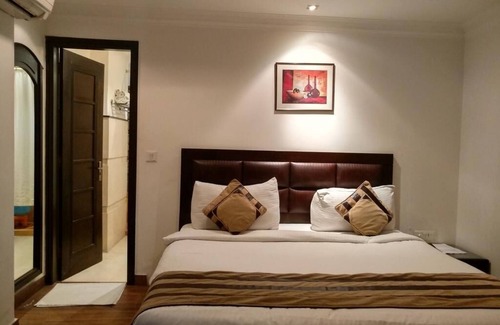 Safdarjung Enclave House | Hotel Aaron Castle (A Home away Home)