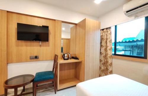 Nerul Hotel | Hotel Aishwarya Residency