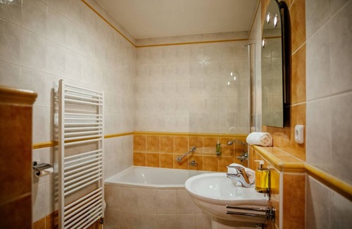 Velke Bilovice Hotel | Hotel Akademie a depandance Vila Jarmila