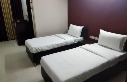 Jharsa Village Hotel | Hotel Akshay By WB Inn