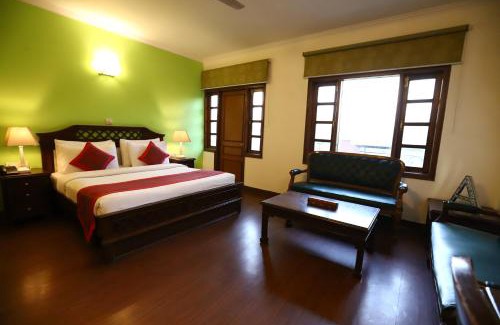 Safdarjung Enclave Hotel | Hotel Ambica Palace AIIMS New Delhi - Couple Friendly Local ID Accepted