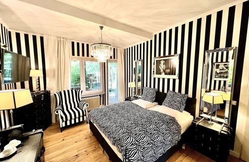 Golzheim Hotel | Hotel Ashley's Garden