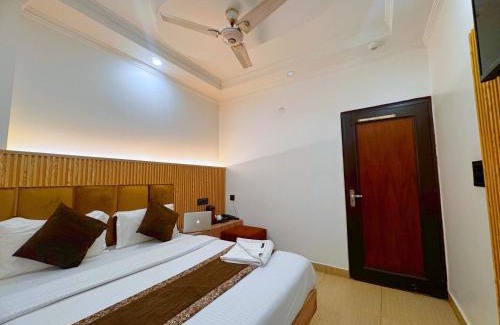 Sadar Bazaar Hotel | Hotel Bala Ji International Pure Veg