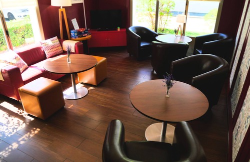 Les Tourrettes Hotel | Hotel Campanile Montélimar Nord