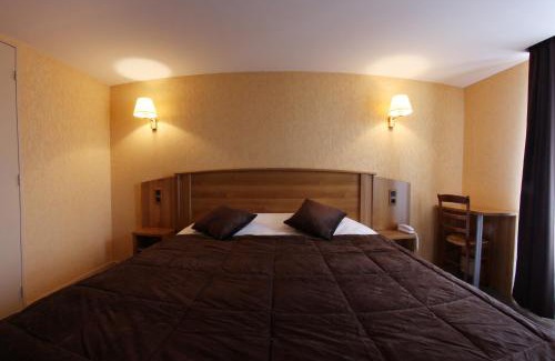 Sauxillanges Hotel | Hotel De L'Abbaye