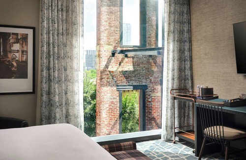 Downtown Louisville Hotel | Hotel Distil, Autograph Collection
