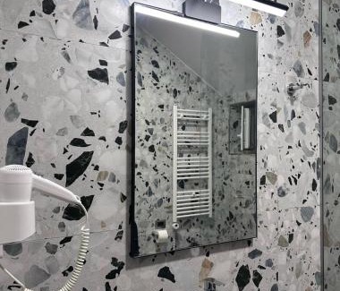 Tushemisht Hotel | Hotel Driloni