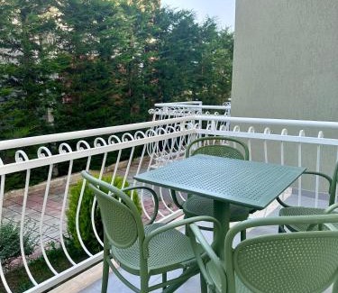 Tushemisht Hotel | Hotel Driloni