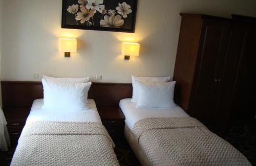 Swidnik Hotel | Hotel Dwór Choiny