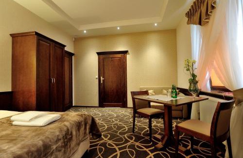 Swidnik Hotel | Hotel Dwór Choiny