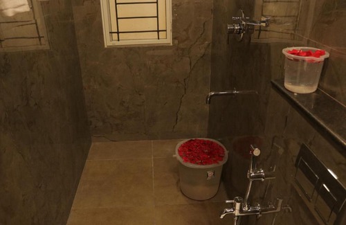 Gobichettipalayam Hotel | Hotel Emeraald House