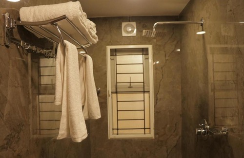 Gobichettipalayam Hotel | Hotel Emeraald House