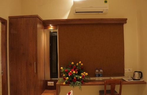 Gobichettipalayam Hotel | Hotel Emeraald House