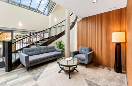 Regional District of Nanaimo Hotel | Hotel Feng, BW Signature Collection