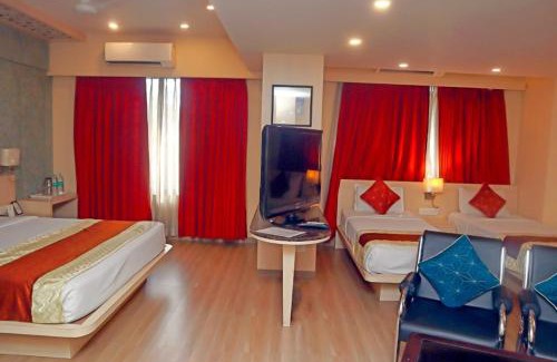 Lansdowne House | Hotel Galaxy, Lansdowne