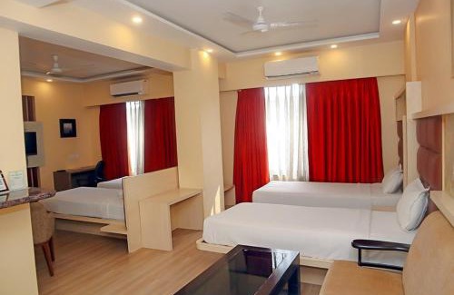 Lansdowne House | Hotel Galaxy, Lansdowne
