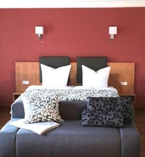 Rohrsheim Hotel | Hotel Garni Demmel & Cie