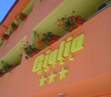 Eforie Nord Hotel | HOTEL GIULIA - locatie centrala