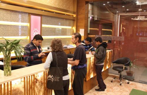 Paharganj Hotel | Hotel Golden Oasis - 5 Minute Walk from New Delhi Railway Station