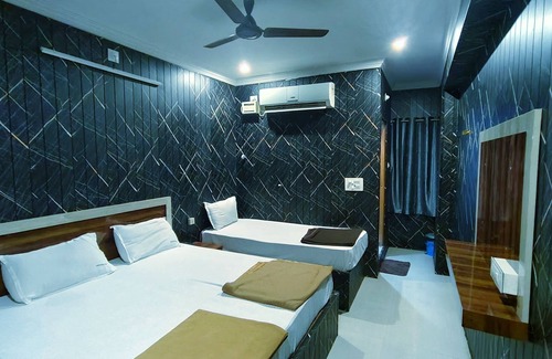 Tirupati Hotel | Hotel Govind Heights