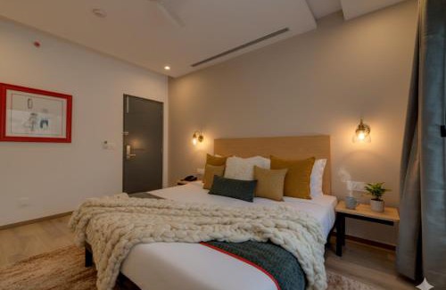 Dilsukhnagar Bed & Breakfast | Hotel Heaven Luxes Opp Miraj Cinemas