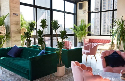 Midtown Hotel | Hotel Hendricks | Queen Room | View of Empire State Building & Pets Allowed