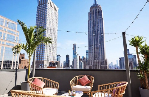 Midtown Hotel | Hotel Hendricks | Queen Room | View of Empire State Building & Pets Allowed